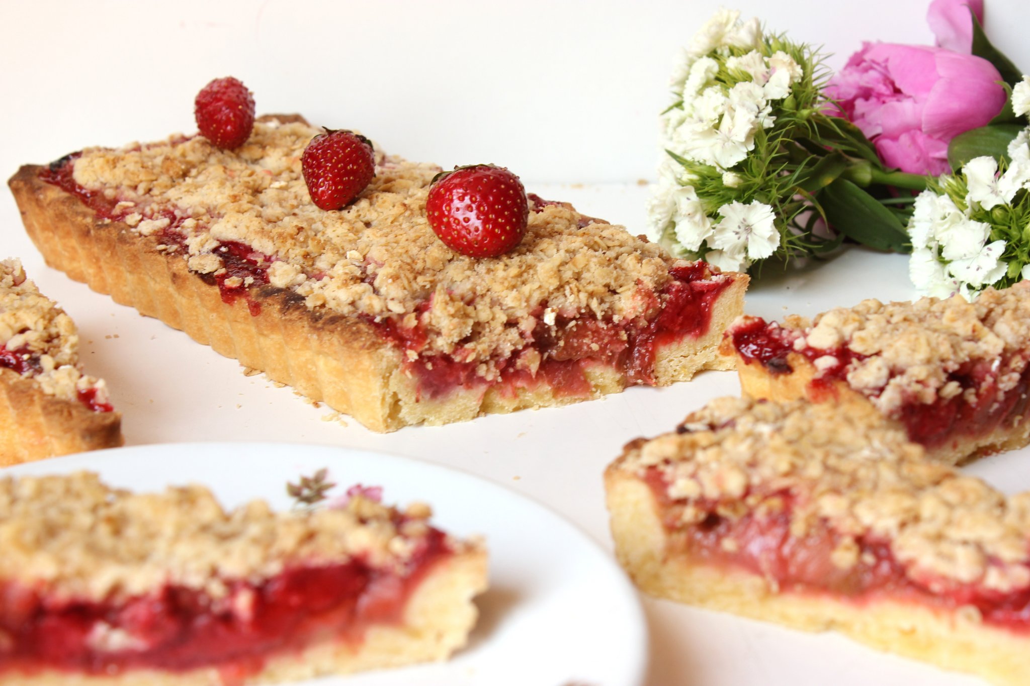 Epres-rebarbarás pite ropogós morzsával