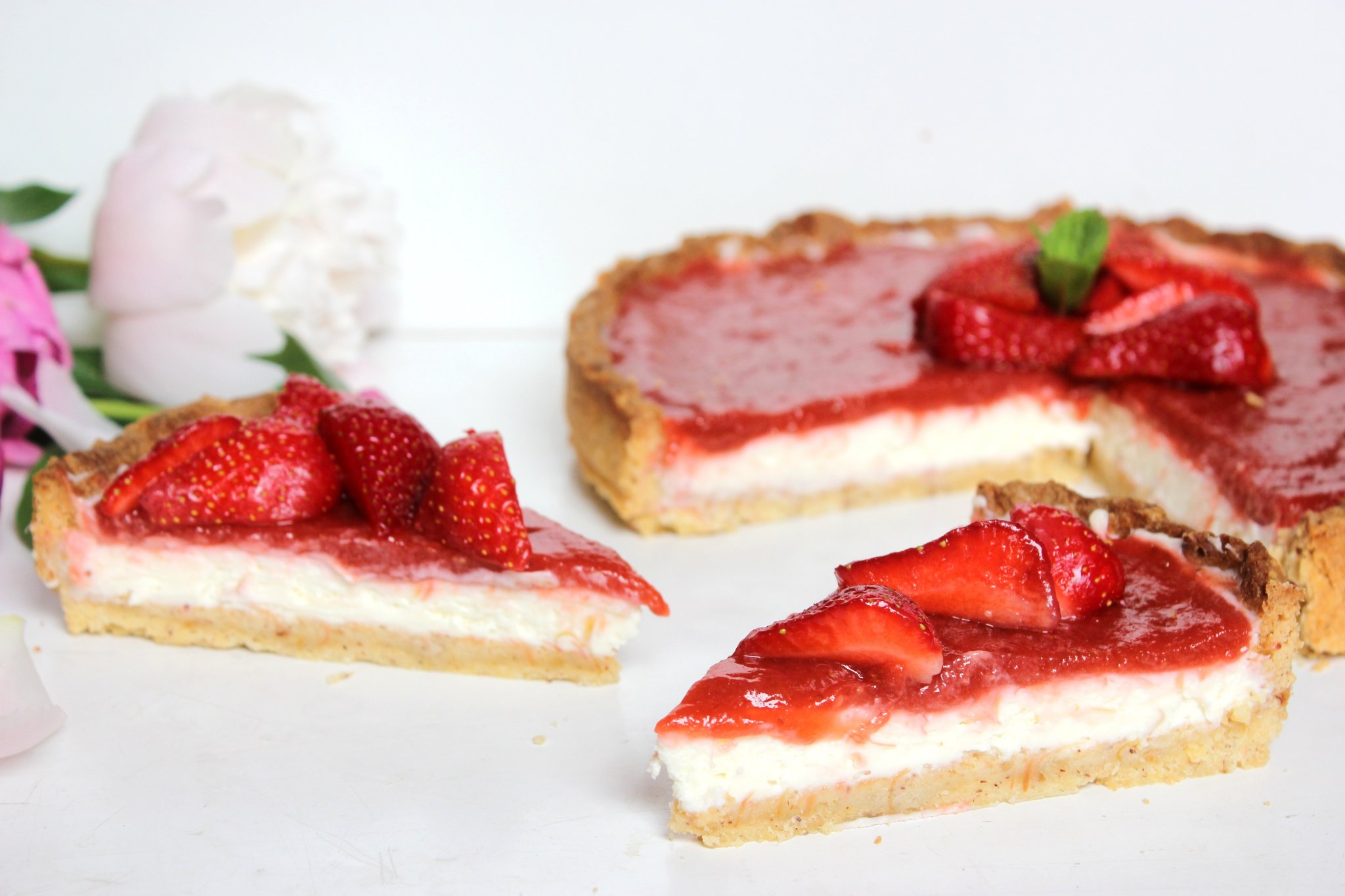 Törökmogyorós-mascarponés pite eper-rebarbara lekvárral