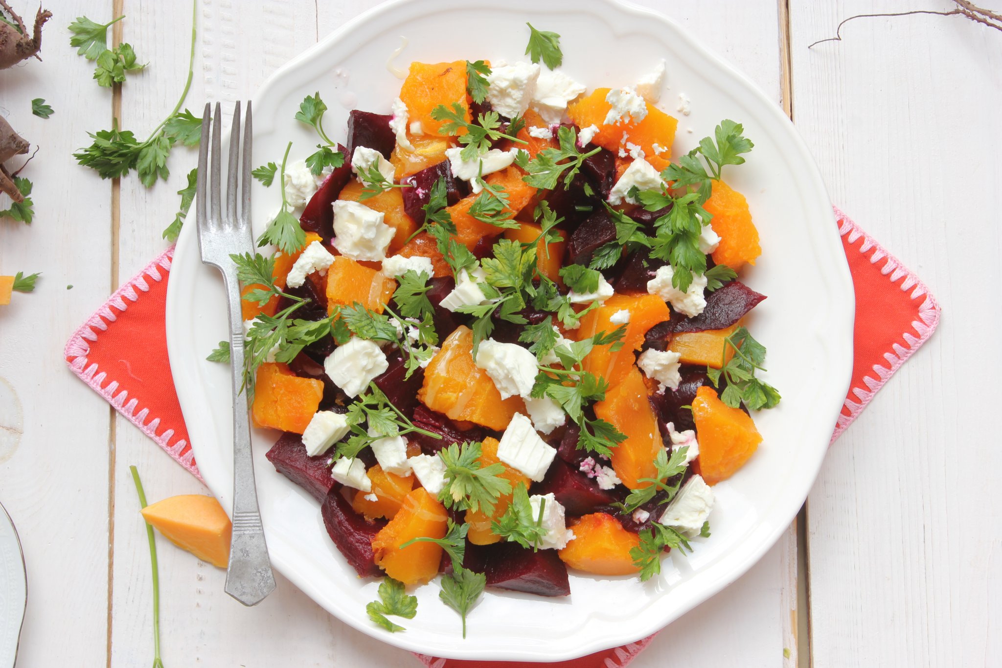 Sült cékla-sütőtök saláta